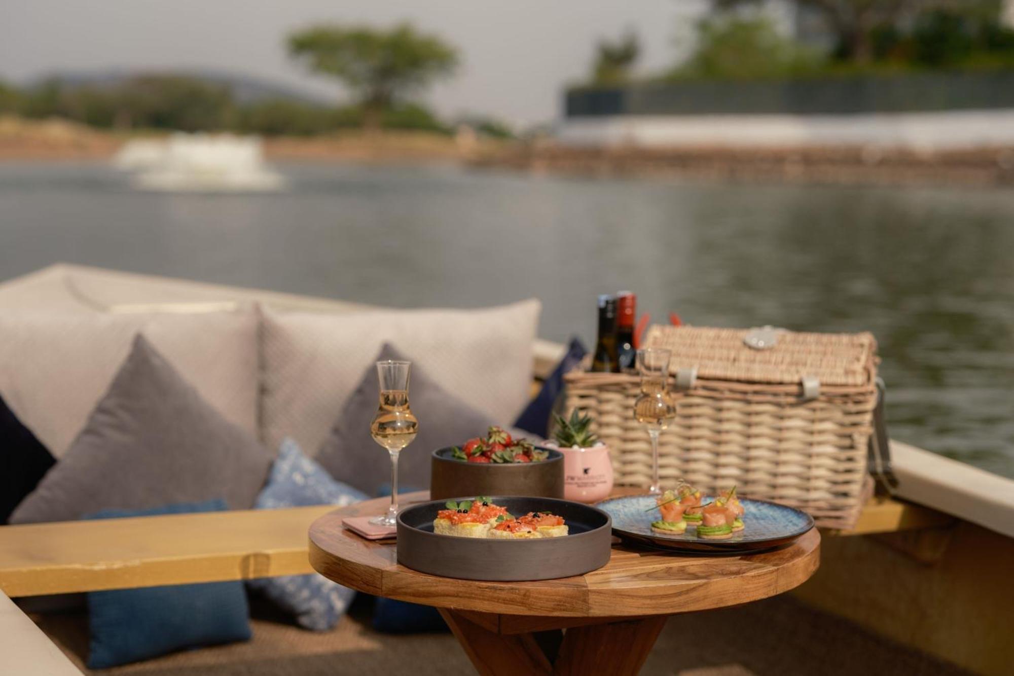 Jw Marriott Hotel Bengaluru Prestige Golfshire Resort & Spa Avati Buitenkant foto